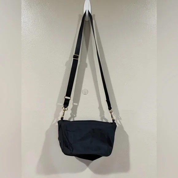 Lululemon Elegant Black Crossbody Bag - Picture 2 of 10